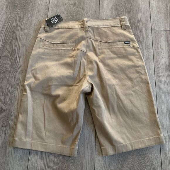 Volcom Monty stretch Youth shorts perfect for summer - Picture 2 of 4